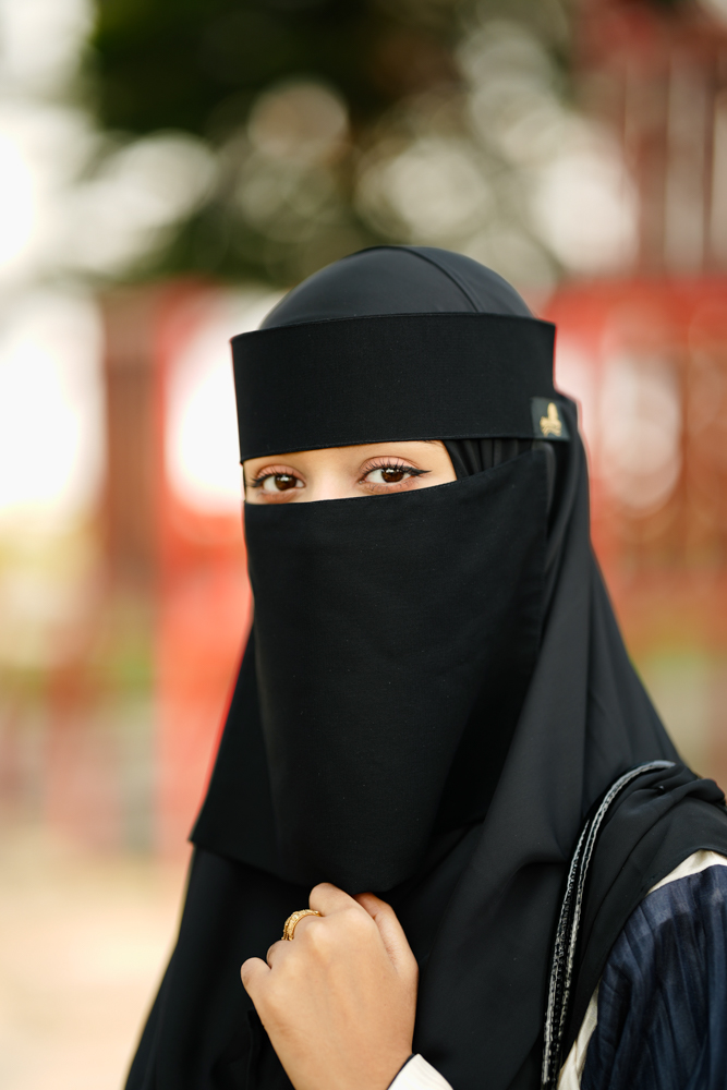 NIQAB ARABIAN PLANE
